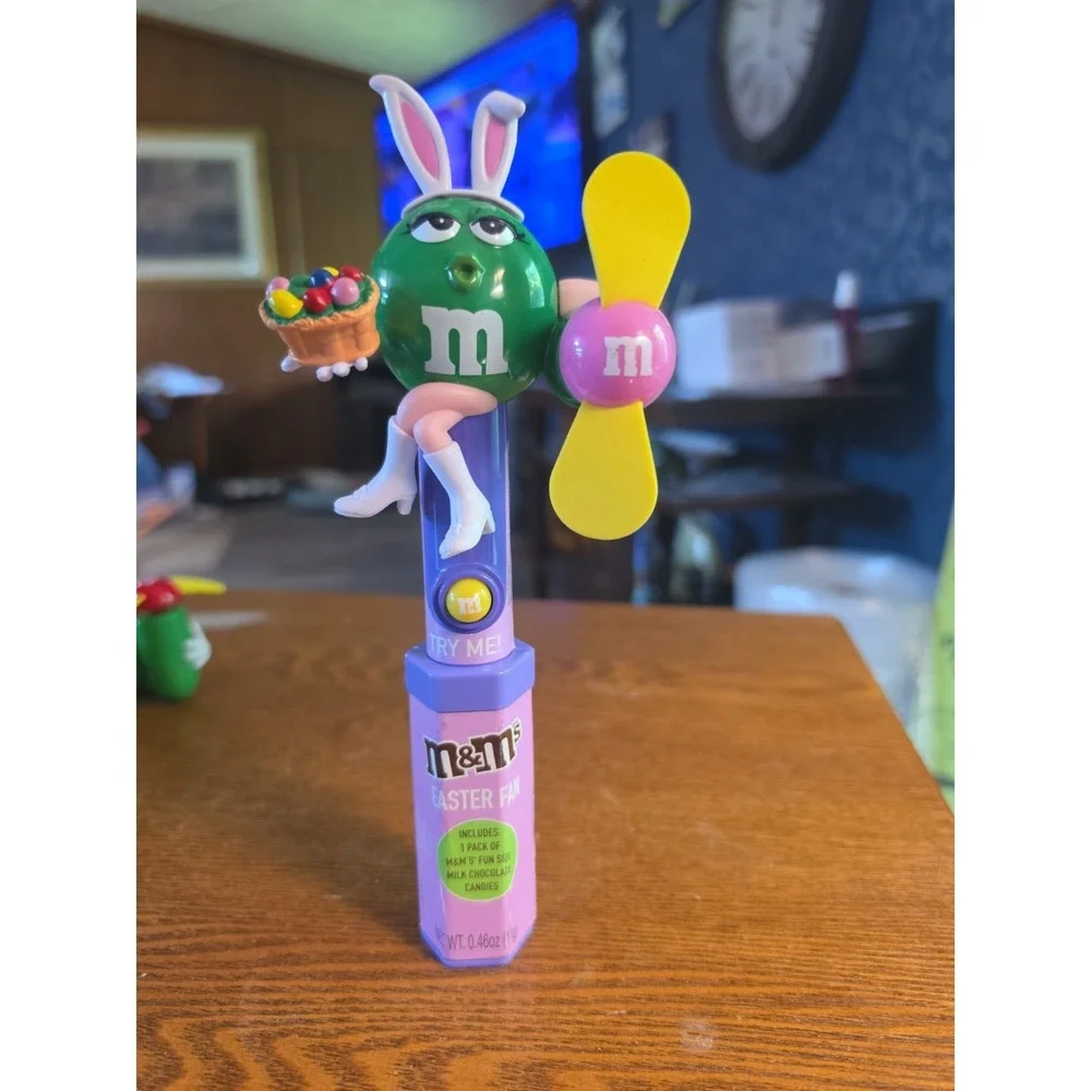 M&M's Green Bunny Easter Candy Fan Candy Tube Holder Battery Operated Works‎